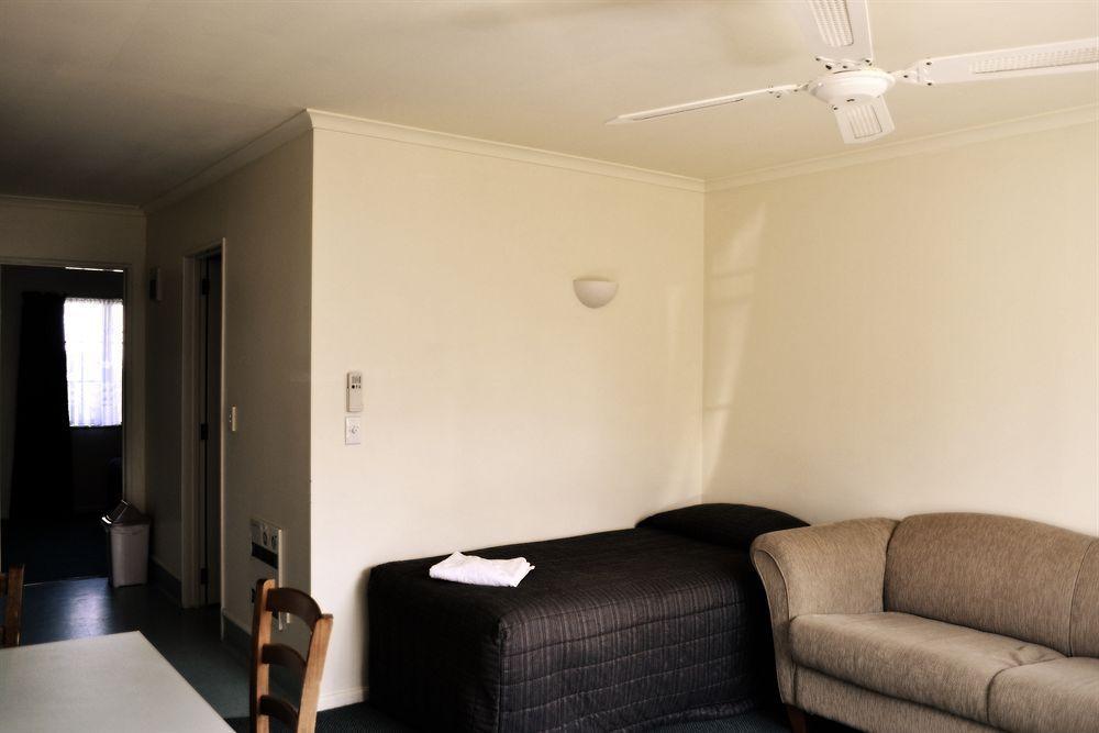 Colonial Motel 4*