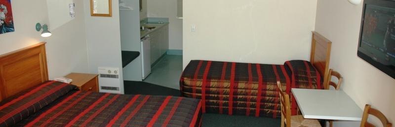 Colonial Motel 4*
