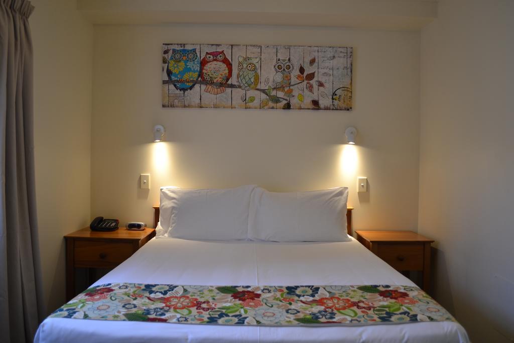 Colonial Motel 4*