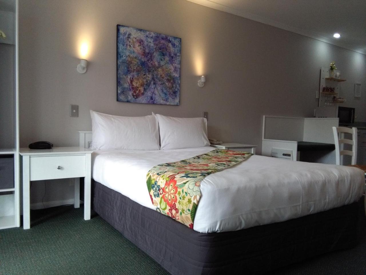 Colonial 4*