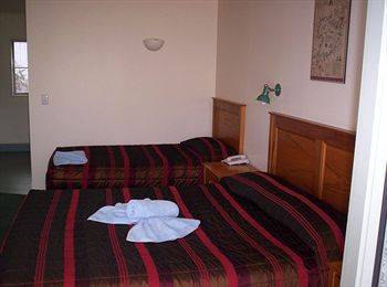Colonial Motel