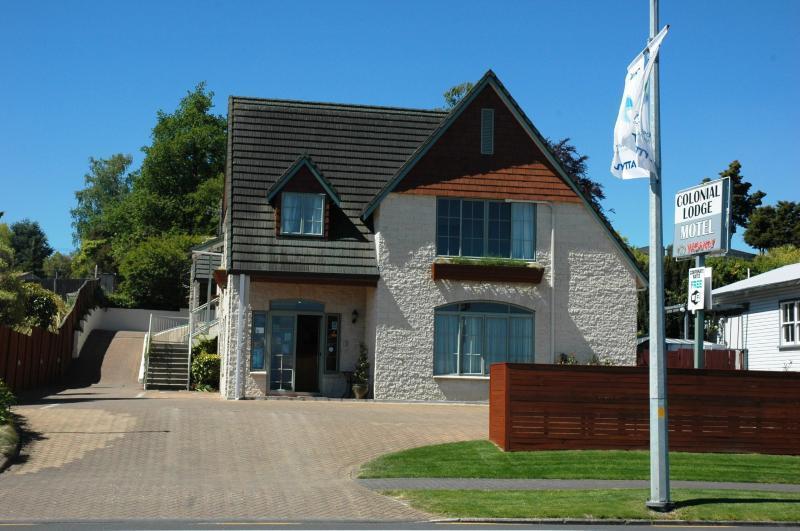Colonial Motel